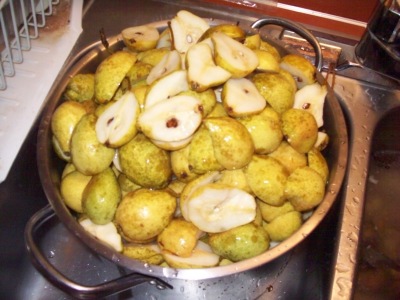Pears in stockpot