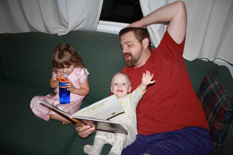 Papa reads "Welcome" by Mo Willems