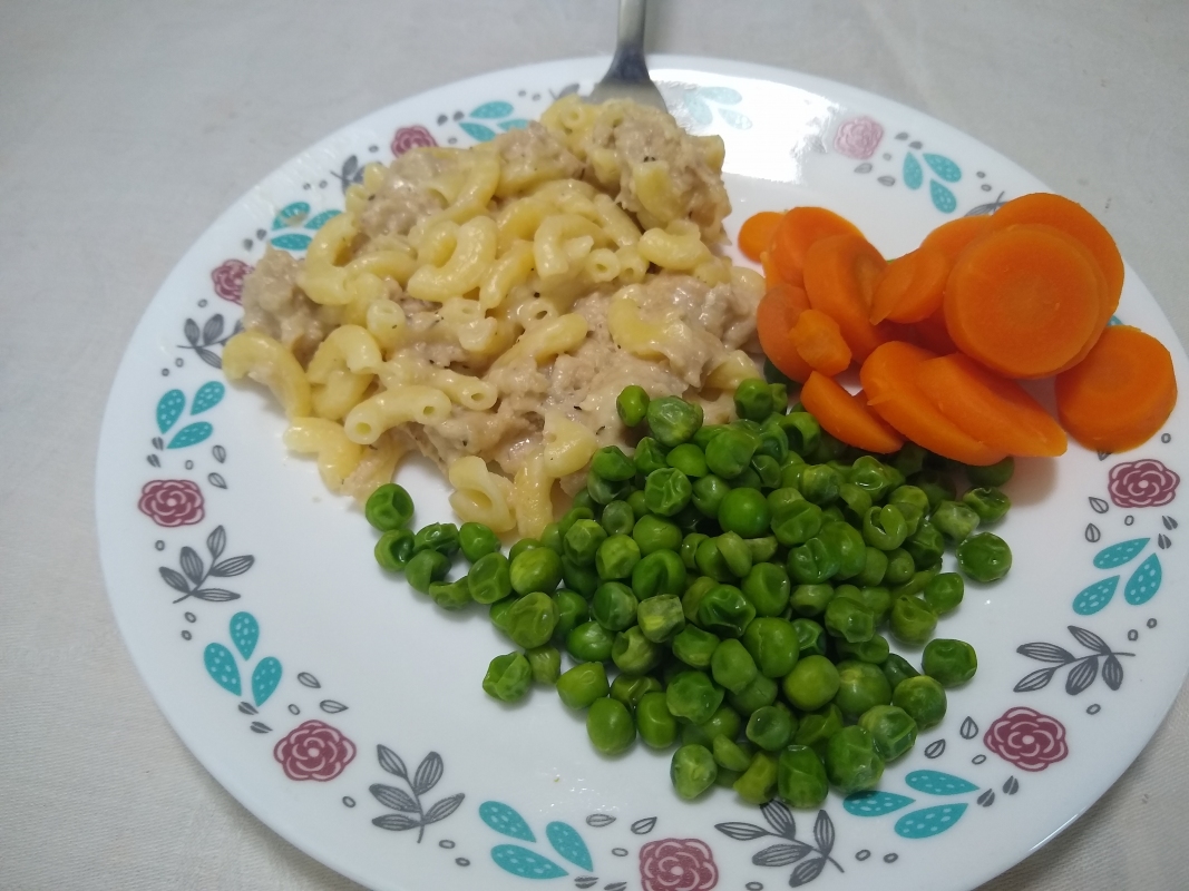 Tuna Noodle skillet, peas, and carrots